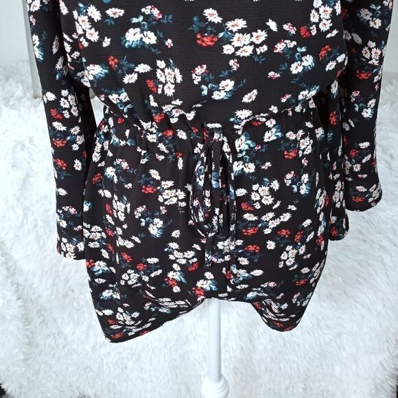 NO BOUNDARIES BLACK, RED, WHITE & BLUE FLORAL OFF-THE-SHOULDER ROMPER SZ.XS EUC - Picture 4 of 8